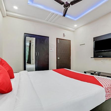 Vaccinated Staff- Oyo Flagship 60526 Five Star Grand Shamshabad Εξωτερικό φωτογραφία