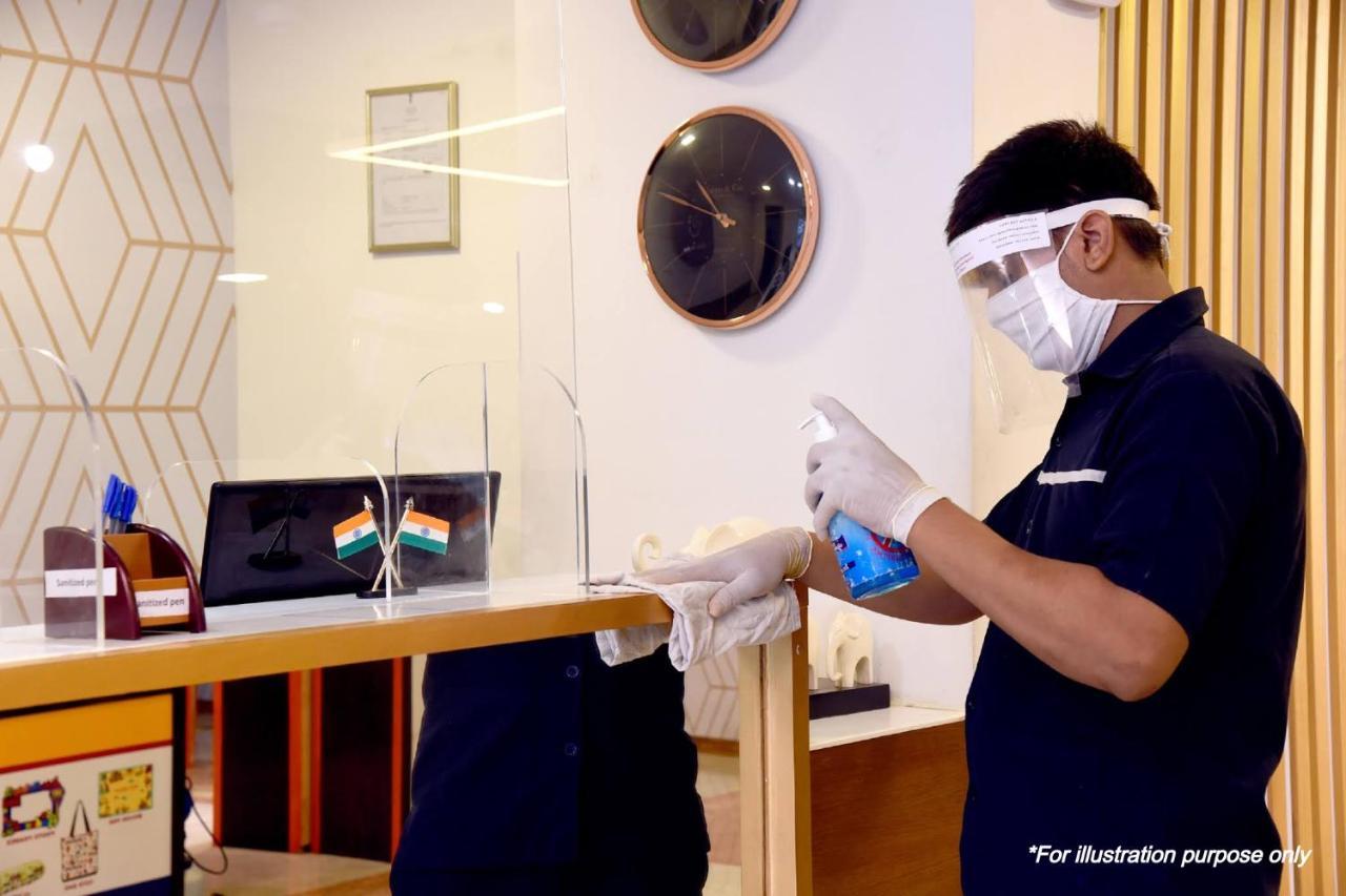 Vaccinated Staff- Oyo Flagship 60526 Five Star Grand Shamshabad Εξωτερικό φωτογραφία