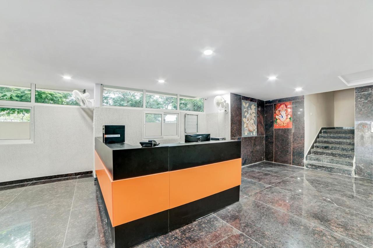 Vaccinated Staff- Oyo Flagship 60526 Five Star Grand Shamshabad Εξωτερικό φωτογραφία